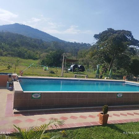 Hotel Campestre La Fuente - Piscina มอนิกวิรา ภายนอก รูปภาพ