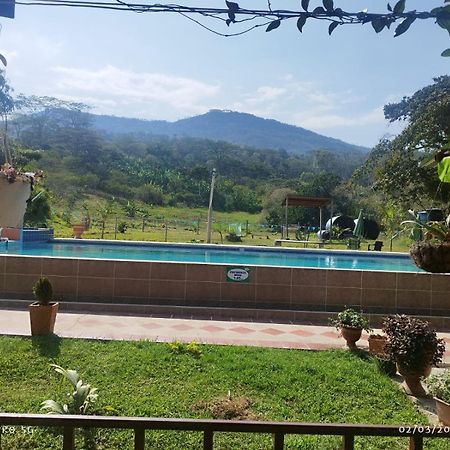 Hotel Campestre La Fuente - Piscina มอนิกวิรา ภายนอก รูปภาพ