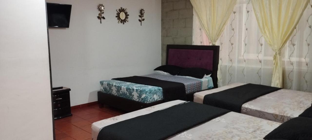 Hotel Campestre La Fuente - Piscina มอนิกวิรา ภายนอก รูปภาพ