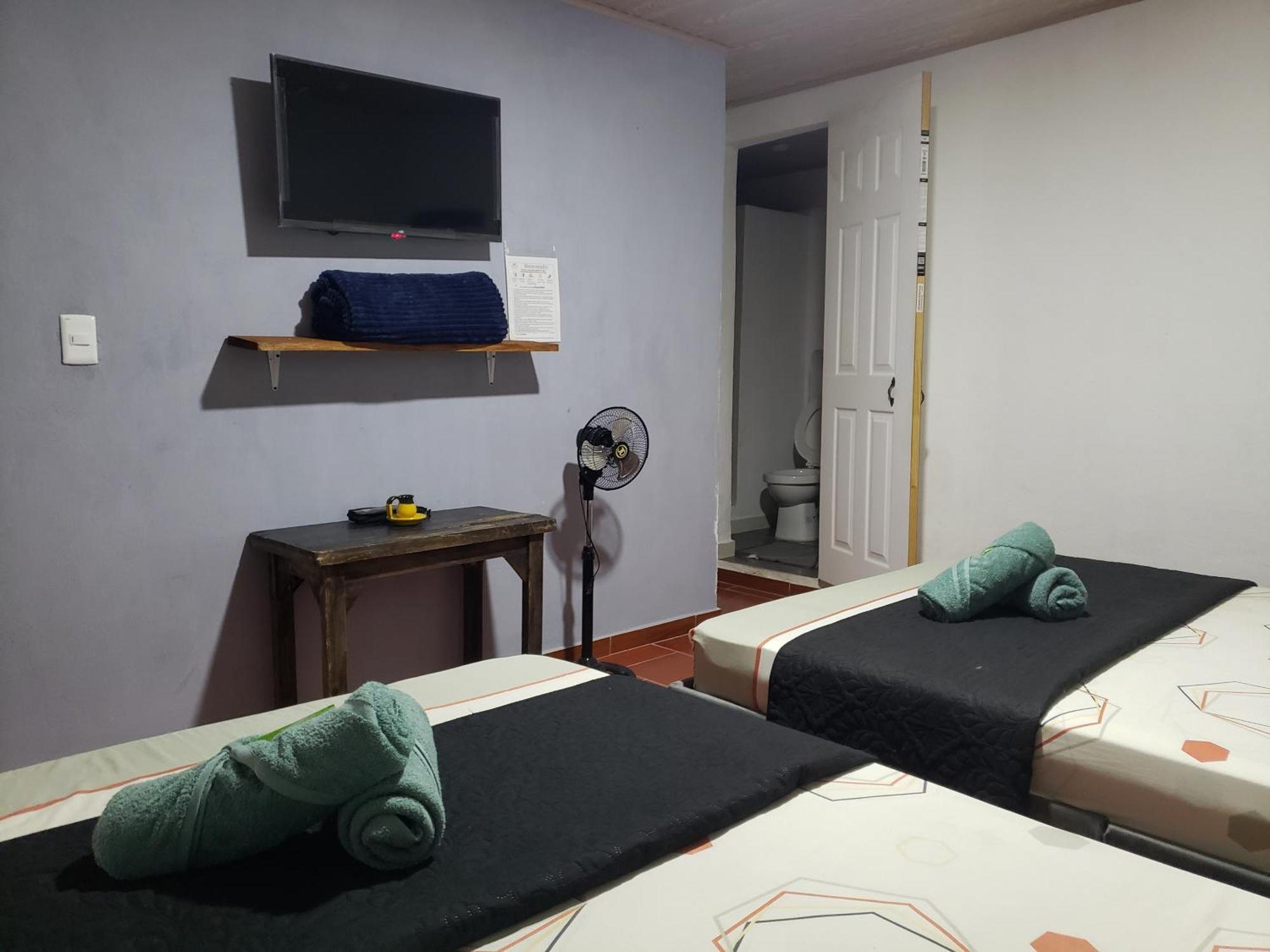 Hotel Campestre La Fuente - Piscina มอนิกวิรา ห้อง รูปภาพ